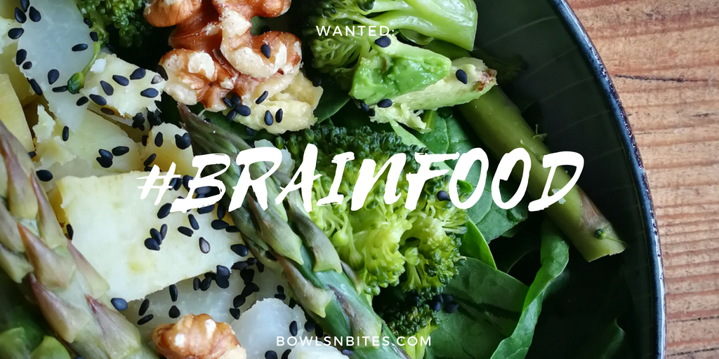 Brainfood Bowl mit grünem Spargel, Brokkoli, Spinat & Walnüssen. Vegan, Paleo, Glutenfrei by bowlsnbites.com